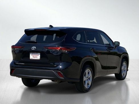 Certified 2024 Toyota Highlander LE FWD image 8