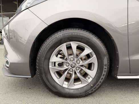 Used 2024 Toyota Sienna XLE image 10