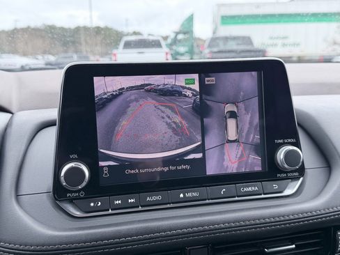 Used 2021 Nissan Rogue SV image 16