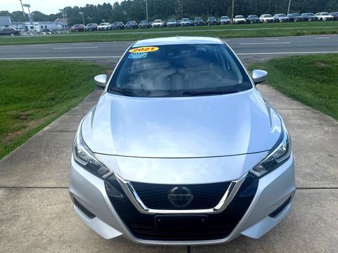 Used 2021 Nissan Versa SV image 6