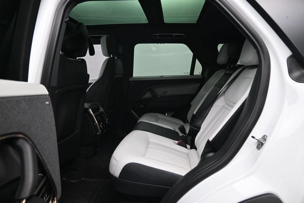 Used 2025 Land Rover Range Rover Sport Dynamic SE AWD/4WD image 28