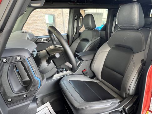 Used 2024 Ford Bronco Black Diamond image 12