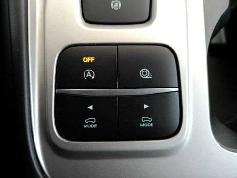 Used 2023 Ford Explorer XLT RWD image 48