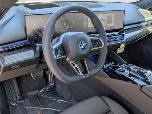 New 2026 BMW i5 eDrive40 w/ M Sport Package RWD image 3