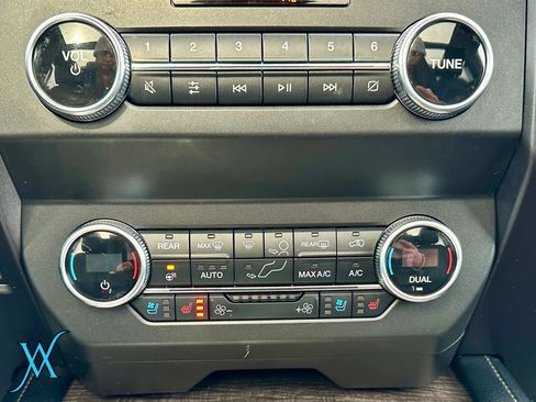 Used 2019 Ford Expedition Limited w/ Equipment Group 302A AWD/4WD image 36