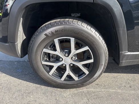 Certified 2024 Jeep Grand Cherokee Limited image 33