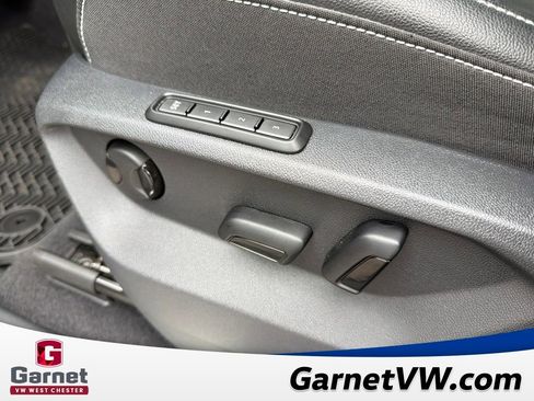 Used 2024 Volkswagen Atlas Cross Sport SEL R-Line image 32