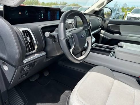 Used 2025 Ford Expedition Platinum w/ Platinum Ultimate Package AWD/4WD image 20