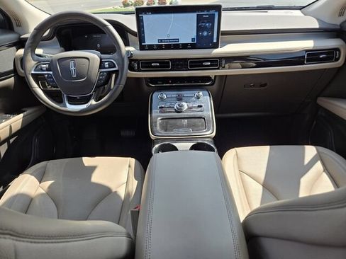 Used 2023 Lincoln Nautilus AWD w/ Premium Package image 15