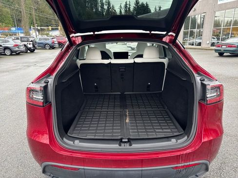 Used 2024 Tesla Model Y Long Range image 13