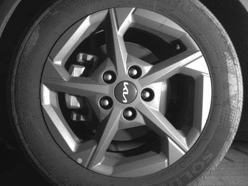 Used 2025 Kia K4 LXS image 12