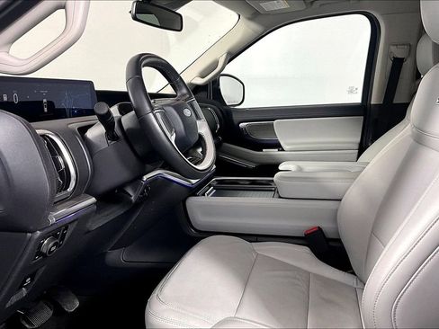 Used 2025 Ford Expedition Platinum AWD/4WD image 13