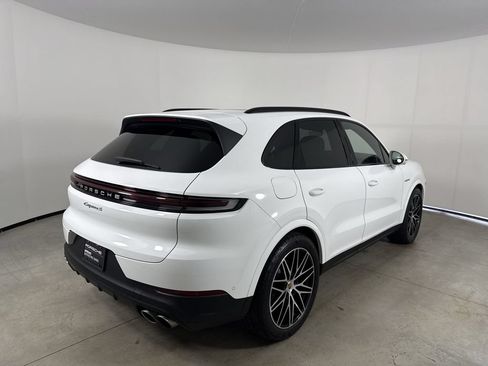 Certified 2025 Porsche Cayenne S AWD/4WD image 7