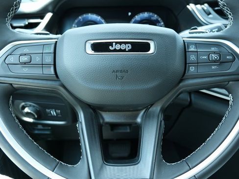 New 2025 Jeep Grand Cherokee L Laredo w/ Luxury Tech Group I image 16