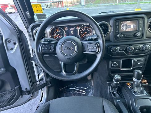 Used 2018 Jeep Wrangler Unlimited Sport image 21
