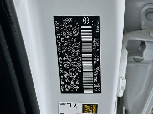 Used 2025 Toyota Prius XLE FWD image 12