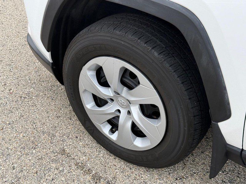 Used 2023 Toyota RAV4 LE AWD/4WD image 10