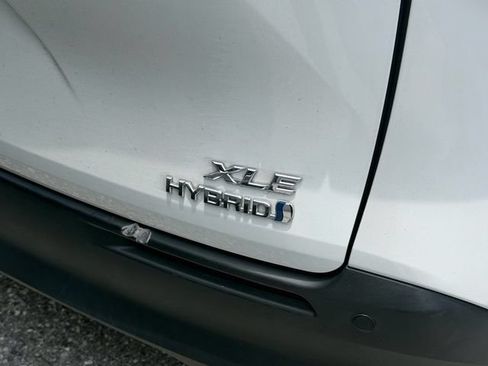 Used 2023 Toyota Sienna XLE FWD image 8