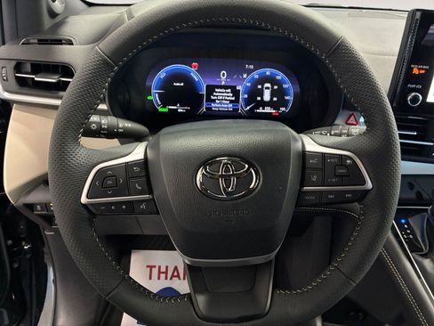 New 2026 Toyota Sienna Platinum AWD/4WD image 11