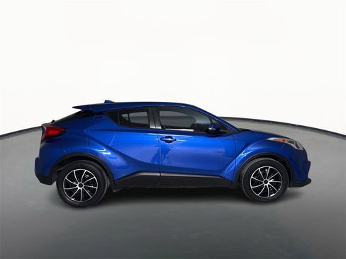 Used 2019 Toyota C-HR LE image 4