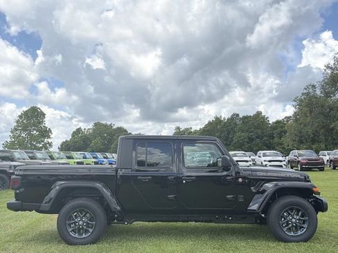 New 2026 Jeep Gladiator Sport AWD/4WD image 4