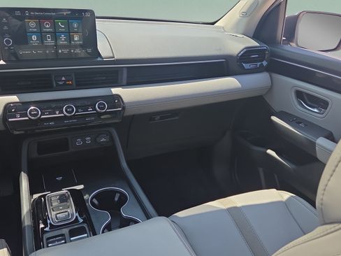 Certified 2025 Honda Pilot Touring image 14