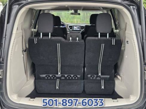Used 2022 Chrysler Voyager LX FWD image 13