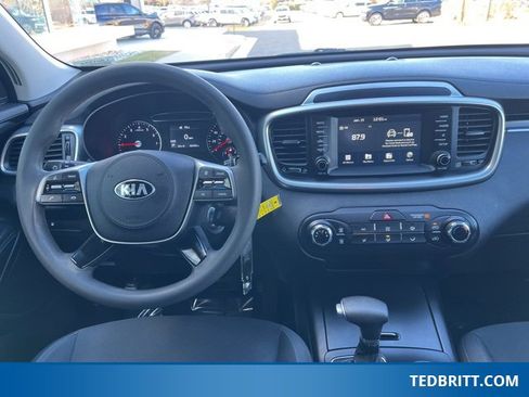 Used 2019 Kia Sorento LX image 16