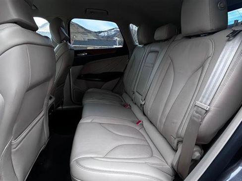 Used 2018 Lincoln MKC Select w/ Select Plus Package image 17