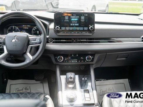 Used 2023 Mitsubishi Outlander SEL AWD/4WD image 16