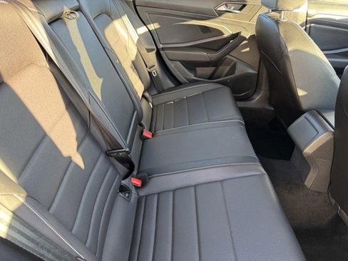 Used 2024 Volkswagen Jetta SE image 9
