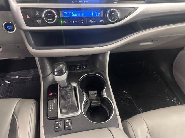Used 2017 Toyota Highlander XLE AWD/4WD image 21