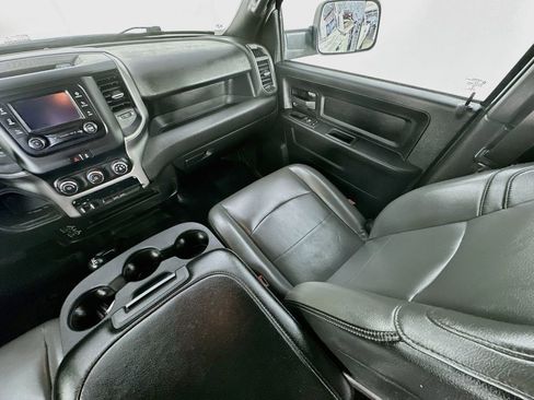 Used 2022 RAM 2500 Tradesman w/ Chrome Appearance Group AWD/4WD image 11