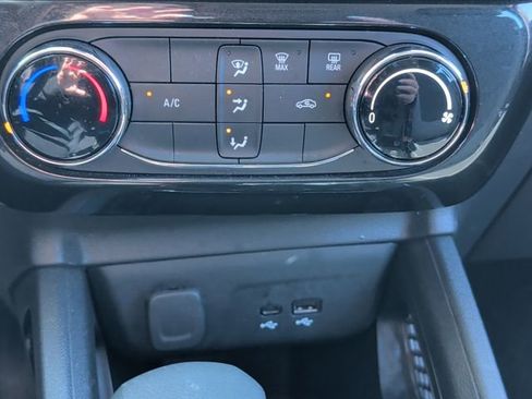 Used 2025 Chevrolet TrailBlazer LT AWD/4WD image 18