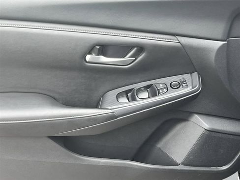 Used 2024 Nissan Sentra SV FWD image 13