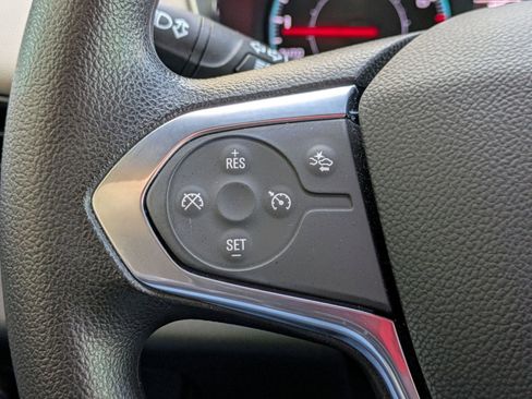 Used 2023 Chevrolet Traverse LS FWD image 15