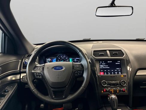 Used 2019 Ford Explorer XLT w/ Equipment Group 202A AWD/4WD image 30