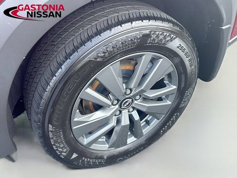 Used 2024 Nissan Pathfinder SV FWD image 40