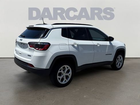 Used 2024 Jeep Compass Latitude AWD/4WD image 7