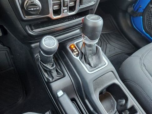 Used 2021 Jeep Gladiator Sport image 23