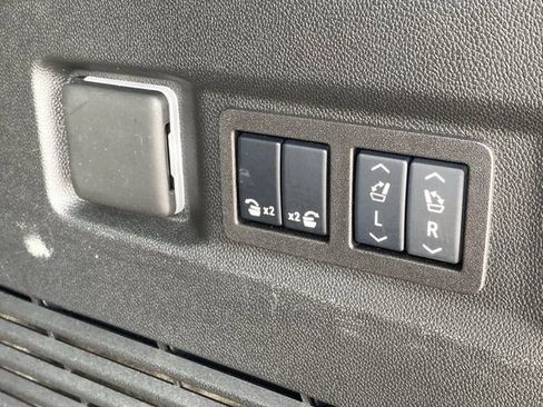 Used 2025 GMC Yukon Denali w/ Sun & Power Step Package AWD/4WD image 7