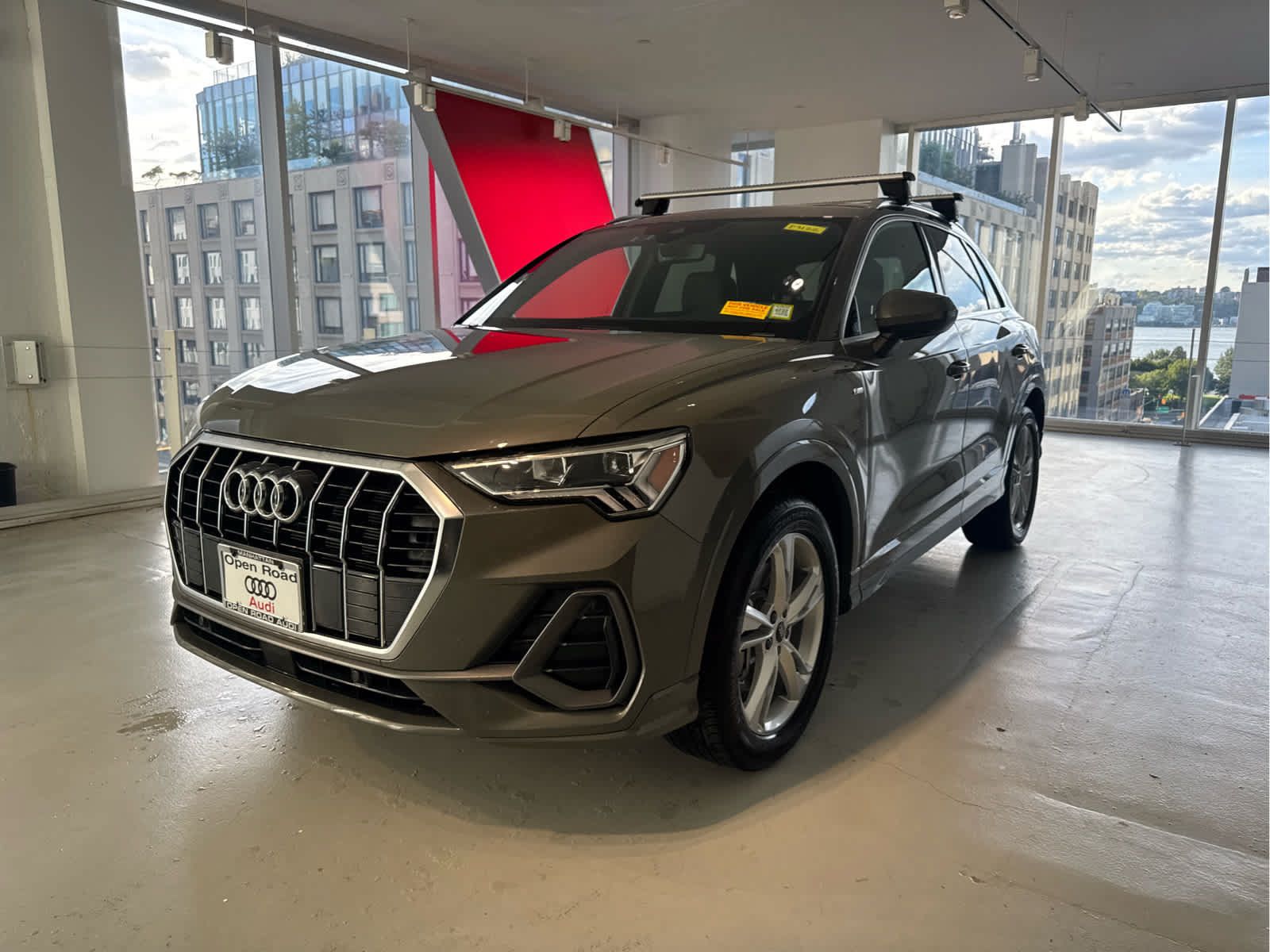 Used 2024 Audi Q3 2.0T Premium w/ Convenience Package AWD/4WD image 1