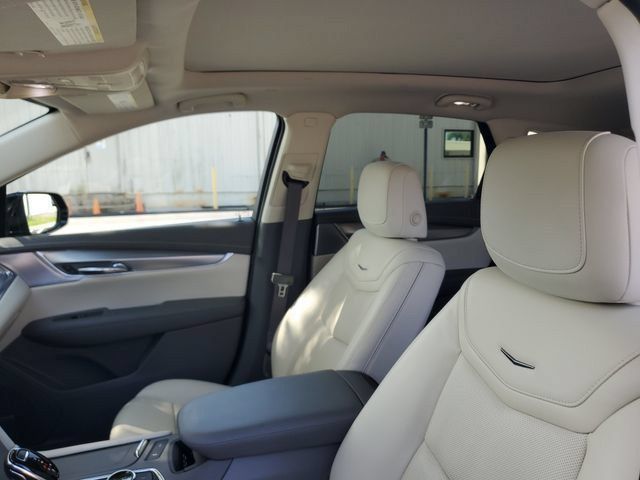 Used 2021 Cadillac XT5 Premium Luxury w/ LPO, Premium Carpet Package FWD image 22