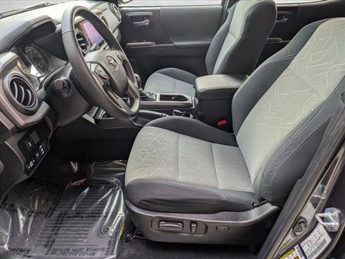 Used 2022 Toyota Tacoma TRD Off-Road image 13