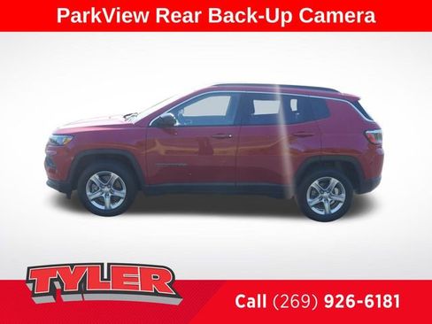 Used 2024 Jeep Compass Latitude AWD/4WD image 4