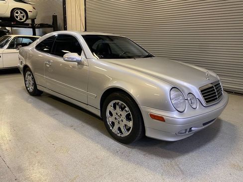 Used 2000 Mercedes-Benz CLK 320 Coupe image 4
