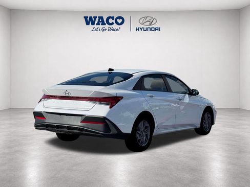 Certified 2026 Hyundai Elantra Hybrid FWD image 9
