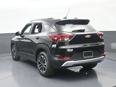 Used 2024 Chevrolet TrailBlazer LT w/ Driver Confidence Package FWD image 4