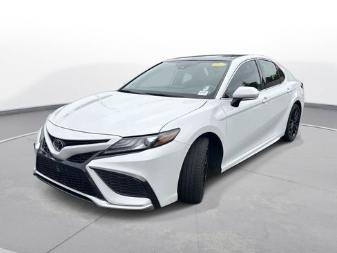 Used 2021 Toyota Camry XSE w/ Navigation Package FWD image 2