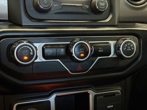 Used 2021 Jeep Wrangler Unlimited Sport AWD/4WD image 10